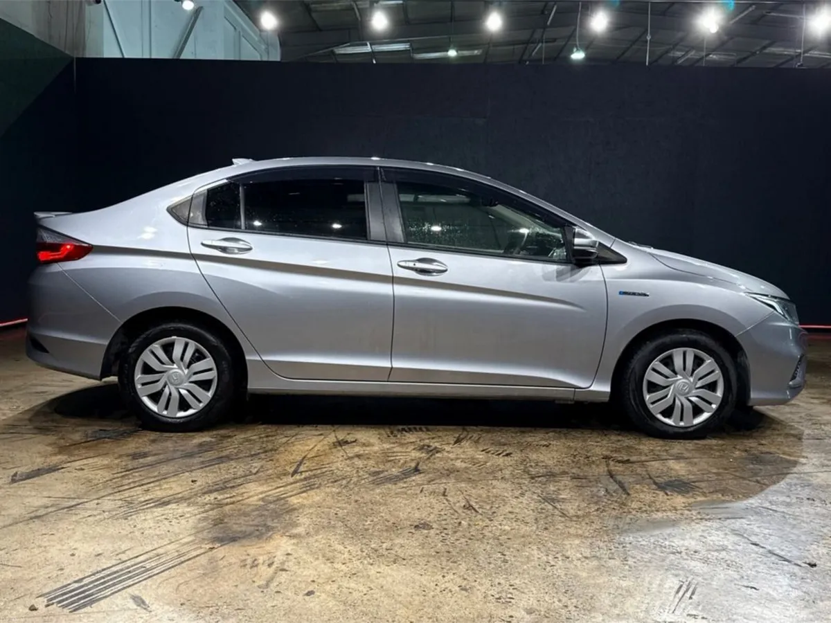 Honda Grace AUTOMATIC HYBRID 1.5 - Image 2