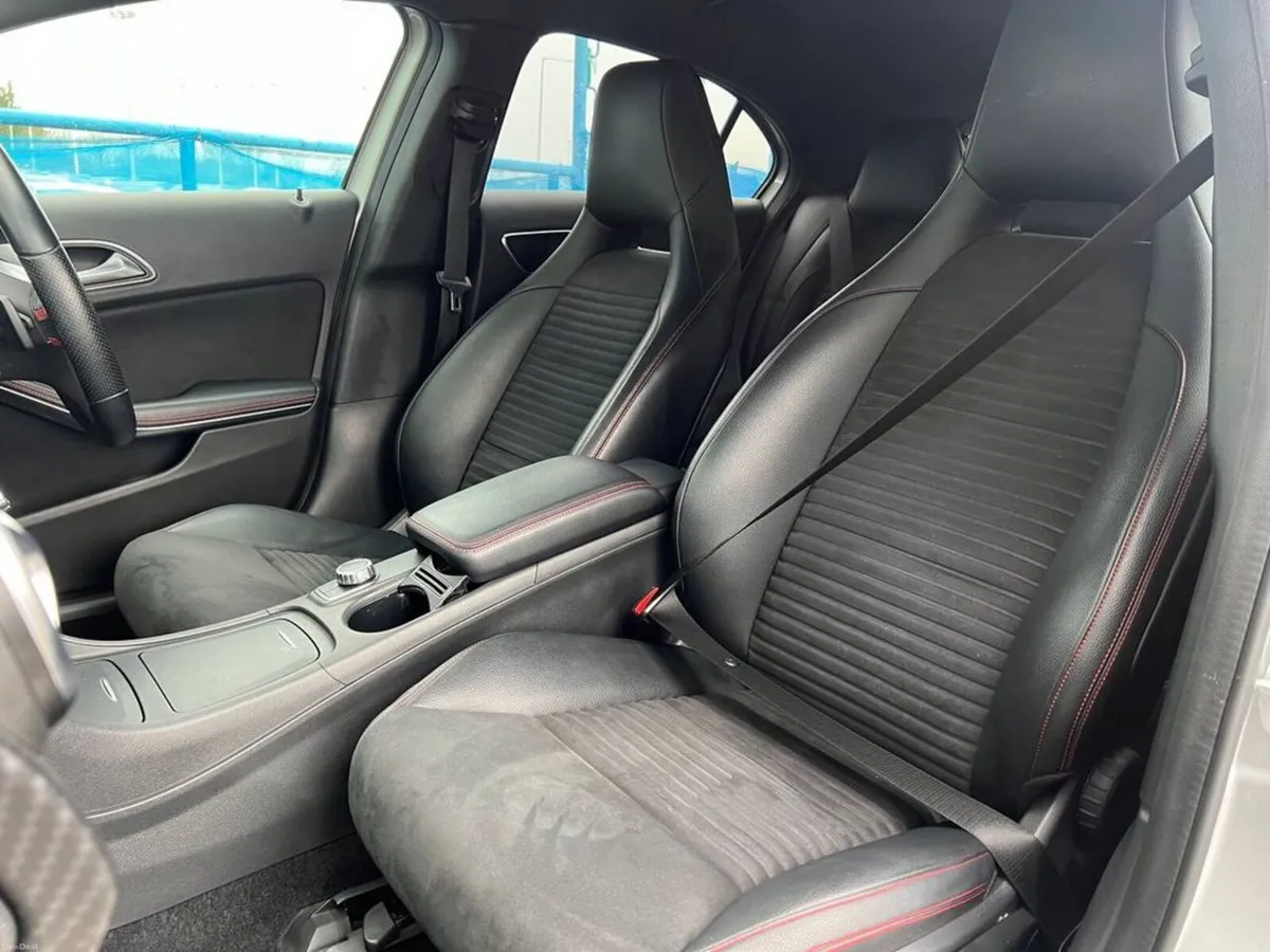 Mercedes-Benz A-Class A180 AMG-LINE 1.6 AUTO // 18 - Image 6