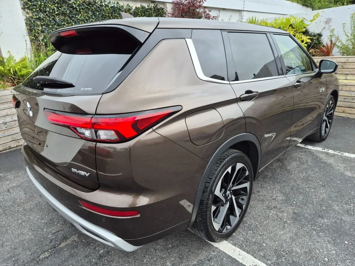 Mitsubishi Outlander 2.4 PVEV / 7 SEATER / EXCEED - Image 6