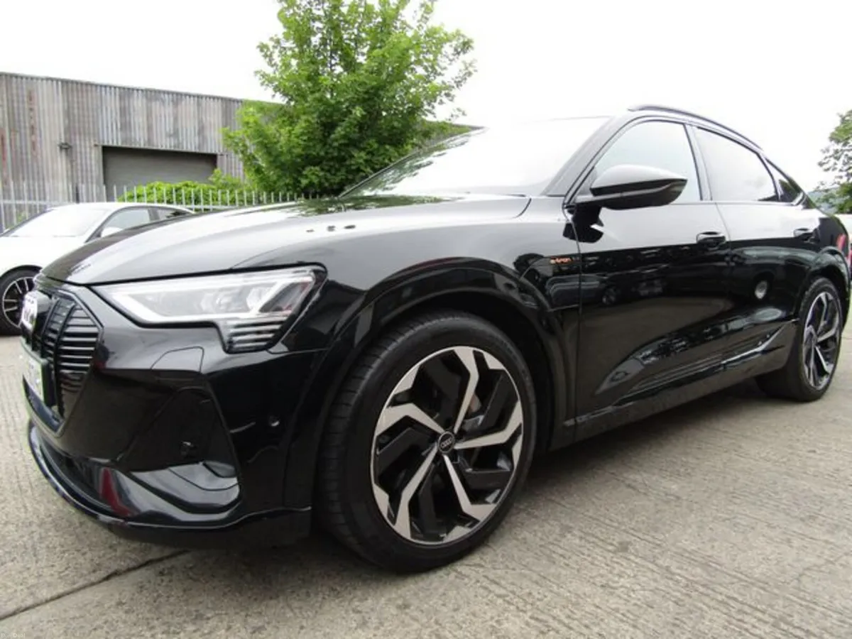 Audi e-tron 55E S LINE Black Edition 408PS - Image 3