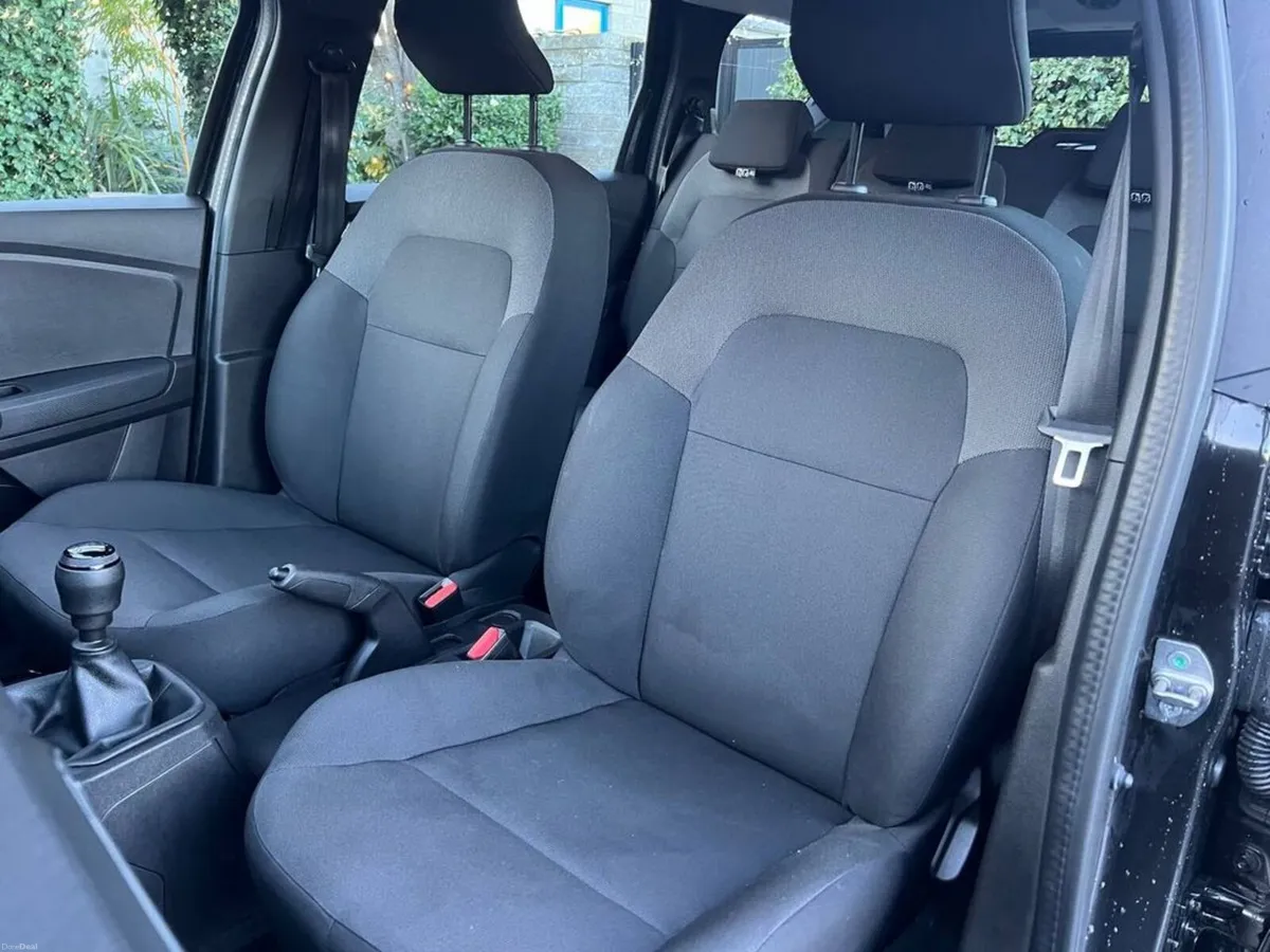 Dacia Jogger ESSENTIAL 7-SEATER 1.0 TCE // PARKING - Image 6