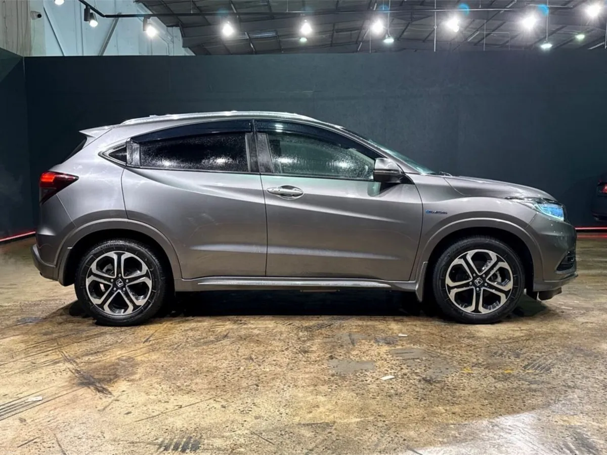 Honda Vezel HYBRID 1.5L AUTOMATIC - Image 2