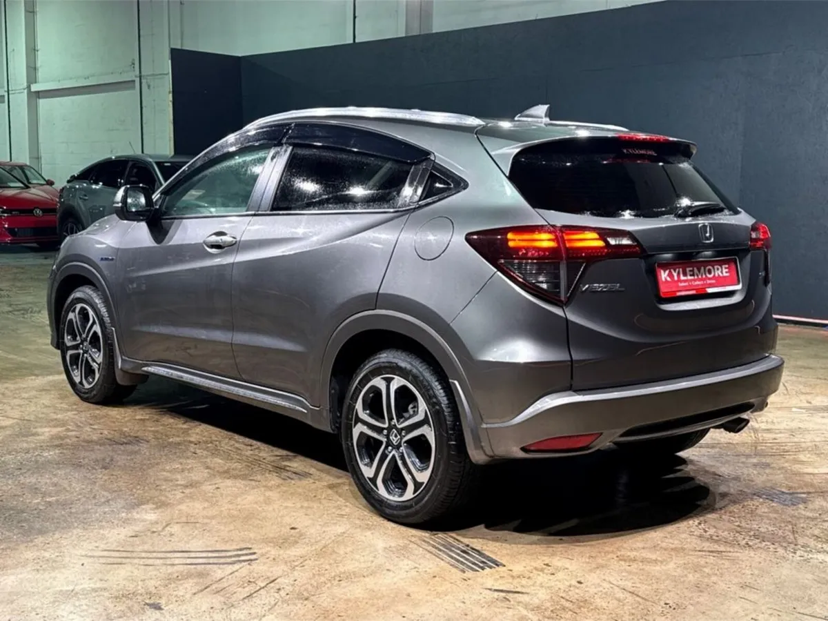 Honda Vezel HYBRID 1.5L AUTOMATIC - Image 5
