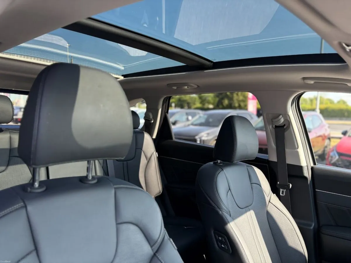 Kia Sorento 1.6 Plug in hybrid ( 7 Seats ) (3.9% A - Image 2