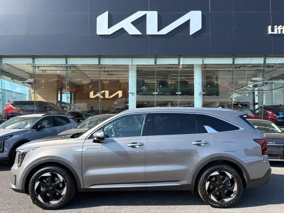 Kia Sorento 1.6 Plug in hybrid ( 7 Seats ) (3.9% A - Image 3