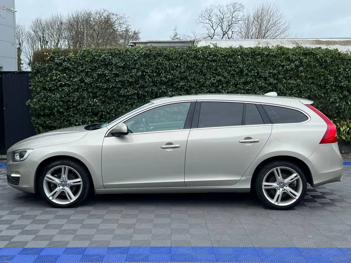 Volvo V60 D4 CLASSIC 2.0 D // OPENING SUNROOF // L - Image 5