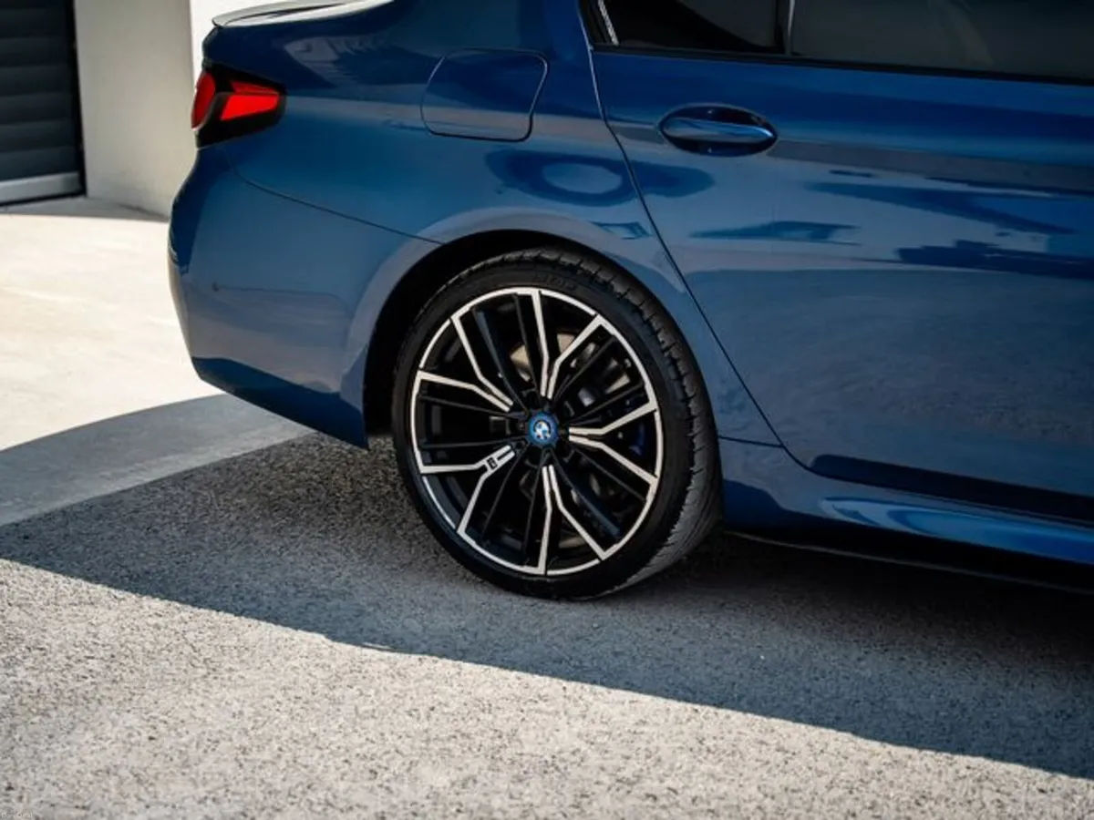 BMW 5-Series 530E M SPORT - Image 3