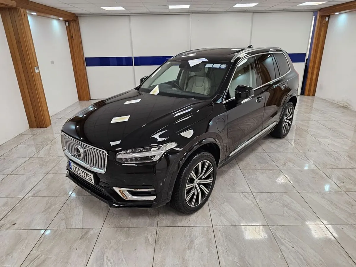 Volvo XC90 TINY MILEAGE // T8 Inscription - Image 3