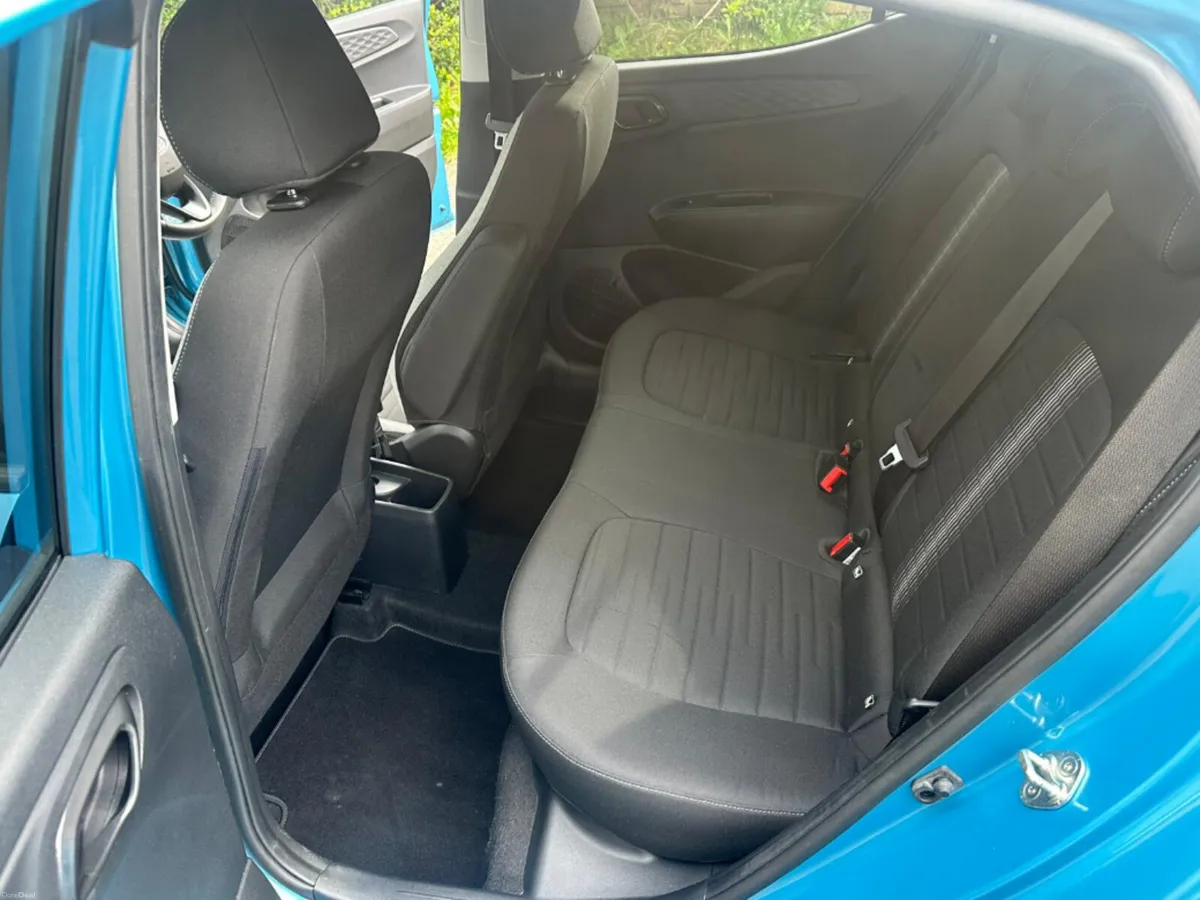 Hyundai i10 Deluxe Plus 5DR - Image 6