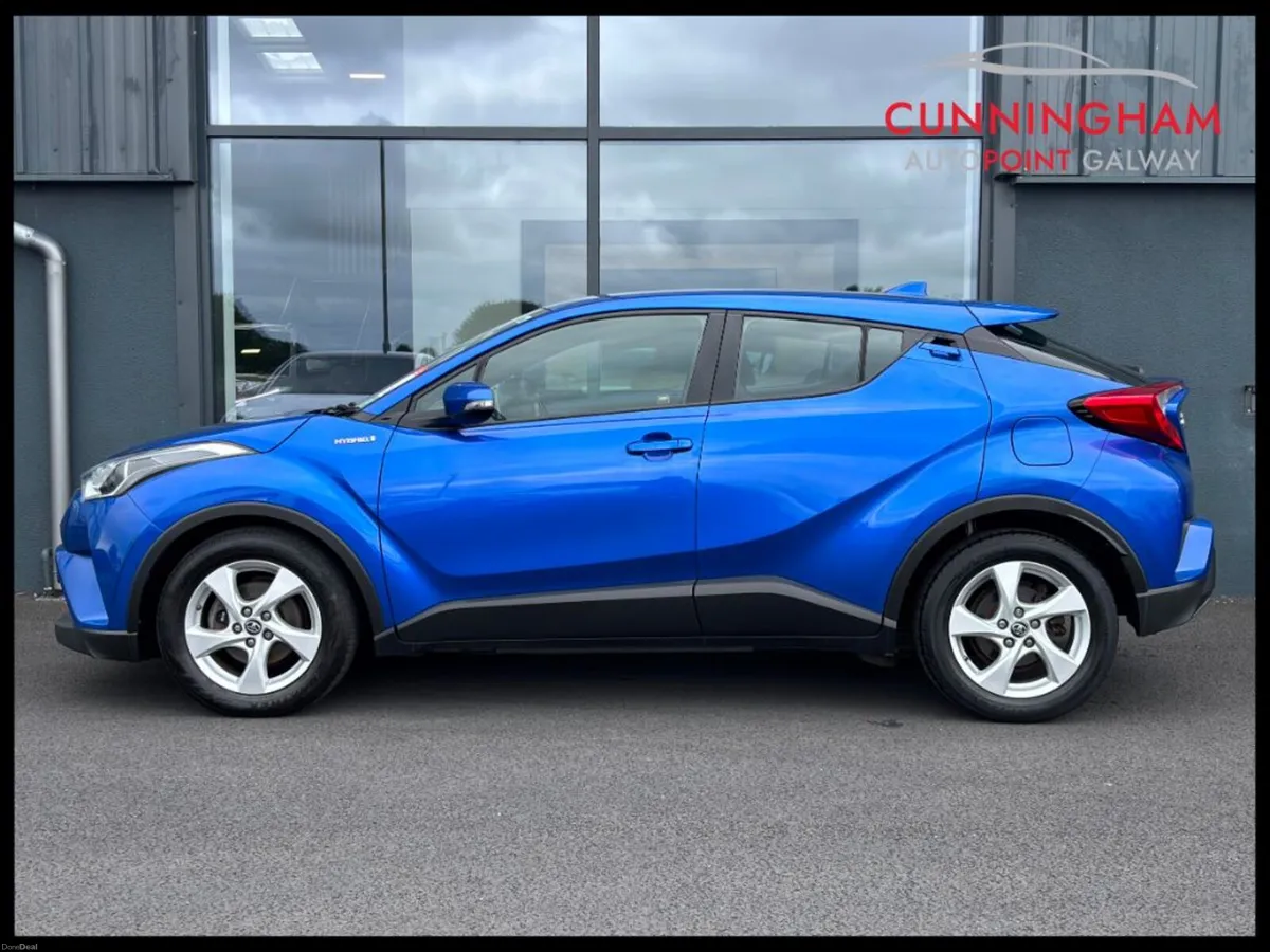 Toyota C-HR Icon 1.8i Hybrid Auto - Image 4