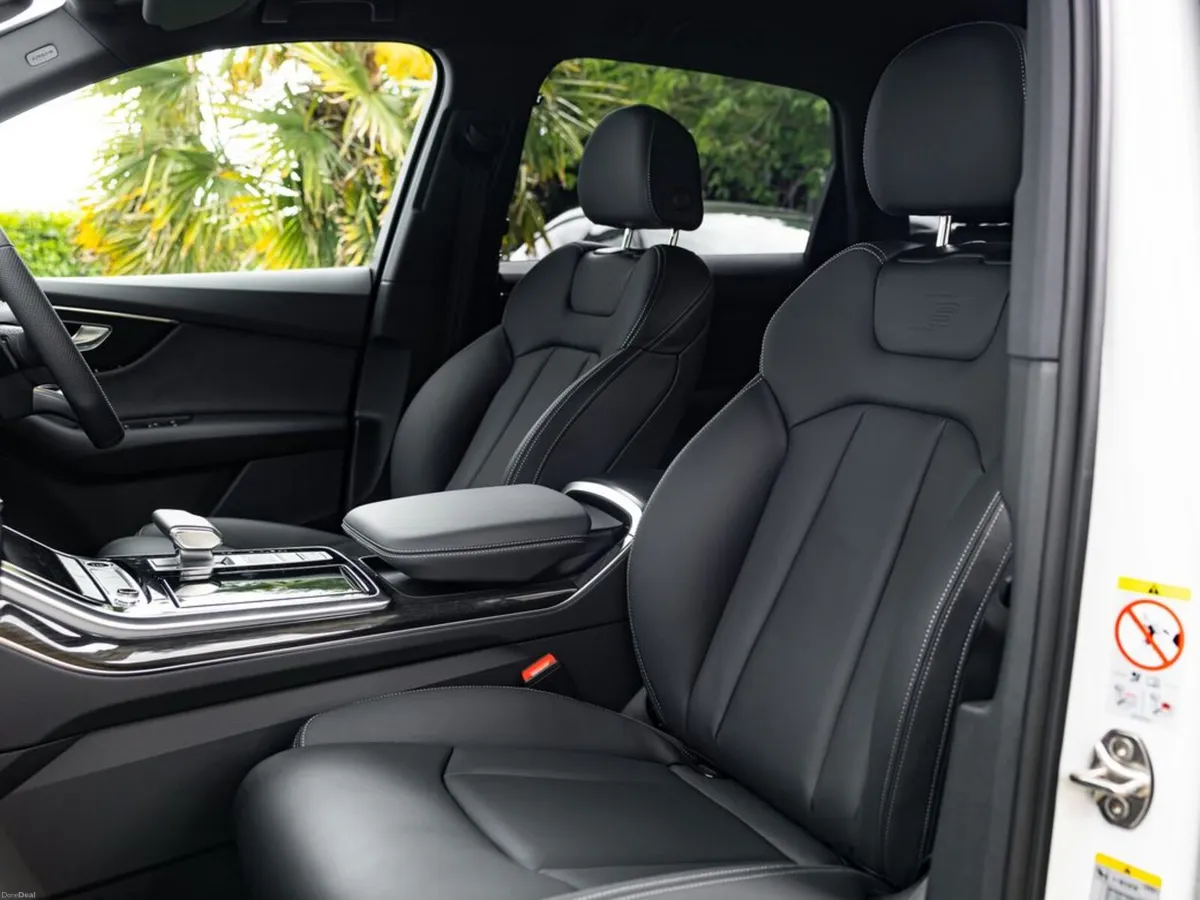 Audi Q7 TFSI e S Line Black Edition - Image 3