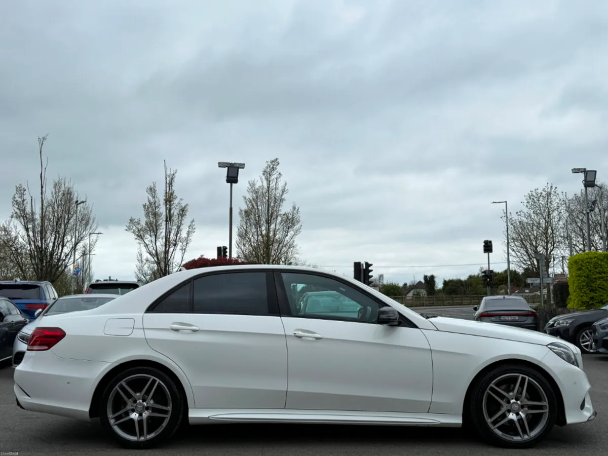 Mercedes-Benz E-Class E220 AMG NIGHT EDITION AUTO - Image 4