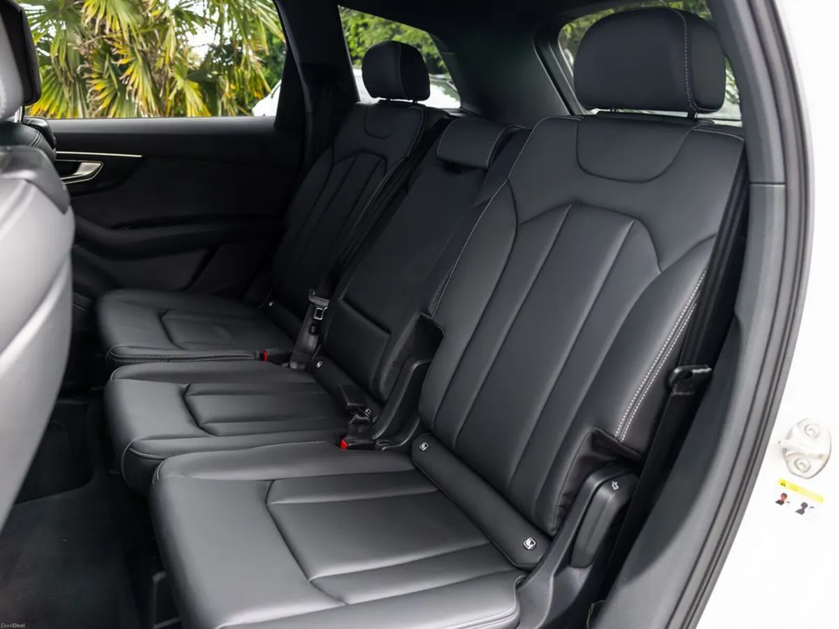 Audi Q7 TFSI e S Line Black Edition - Image 6