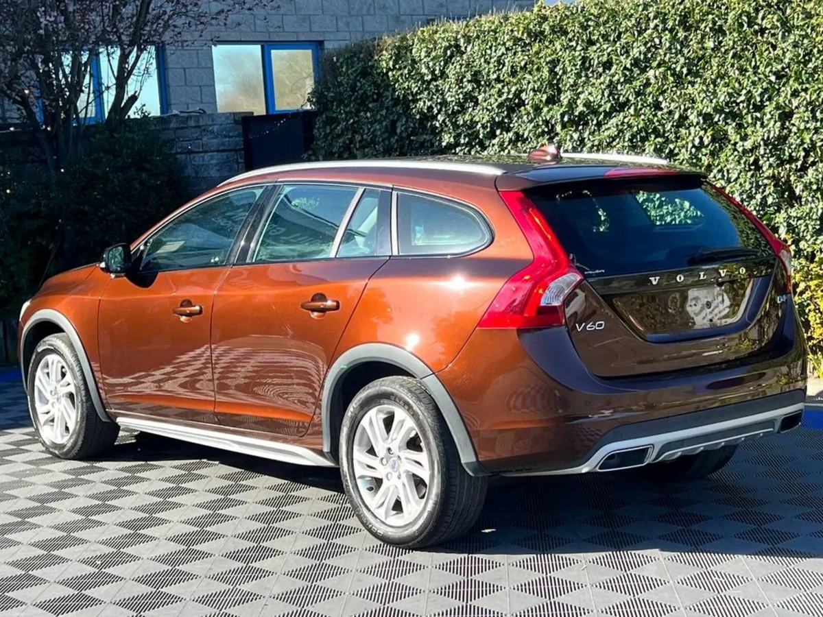 Volvo V60 D4 CROSS COUNTRY 2.0 D // LEATHER POWERE - Image 5
