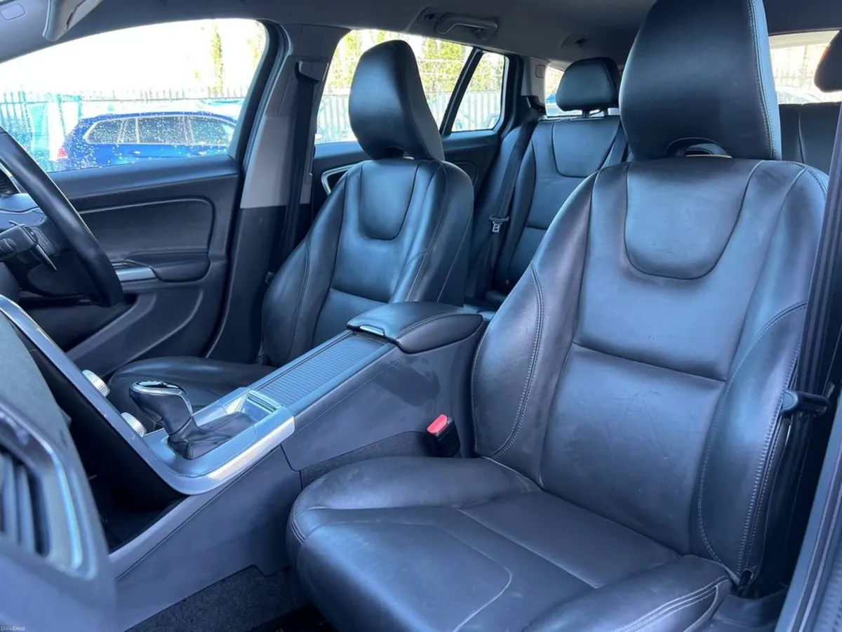 Volvo V60 D4 CROSS COUNTRY 2.0 D // LEATHER POWERE - Image 6