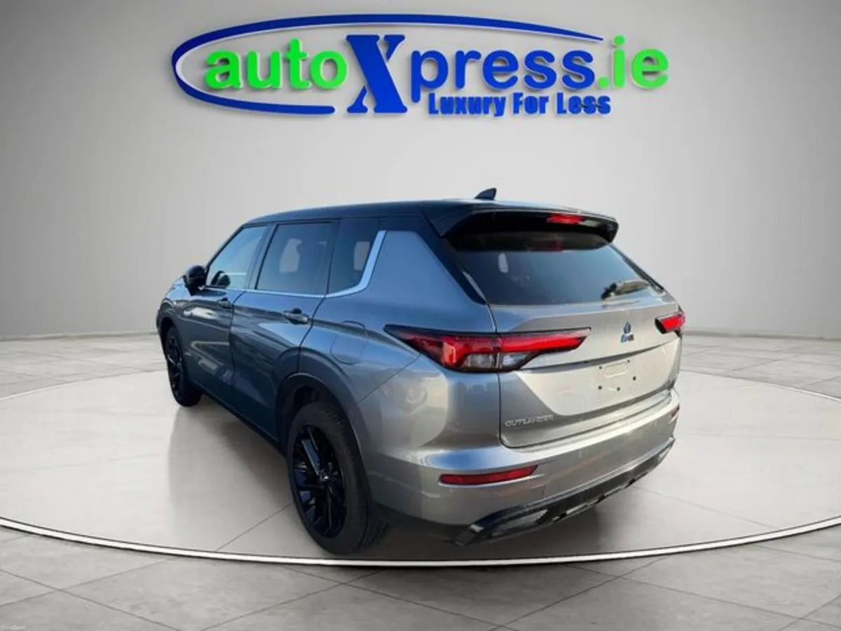 Mitsubishi Outlander PHEV 4WD BLACK EDITION, Low m - Image 5