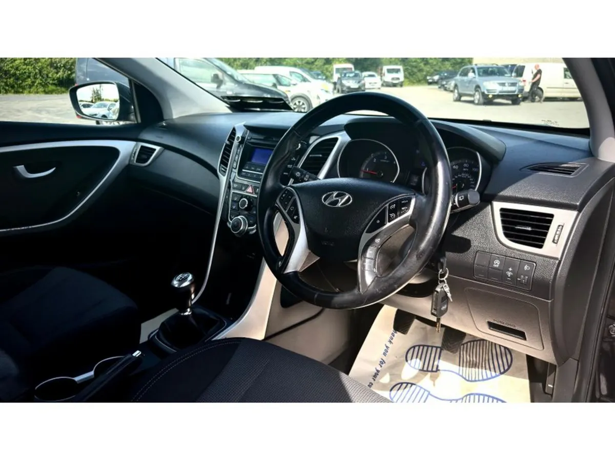 Hyundai i30 SE BLUE DRIVE 110PS 5DR - Image 3