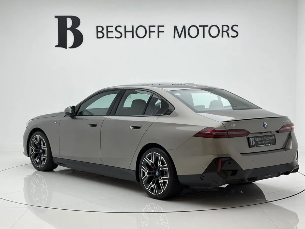 BMW i5 40-M SPORT PRO=HUGE SPEC//RARE COLOUR//1 OW - Image 3