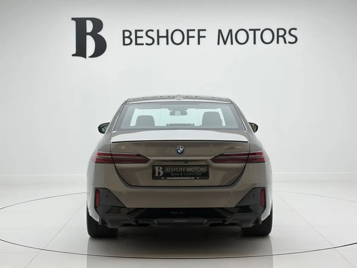 BMW i5 40-M SPORT PRO=HUGE SPEC//RARE COLOUR//1 OW - Image 4