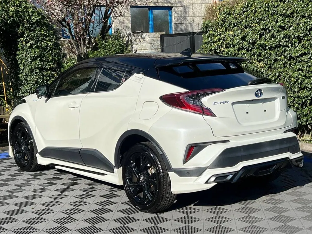 Toyota C-HR MODELLISTA 1.8 HYBRID // HALF LEATHER - Image 5