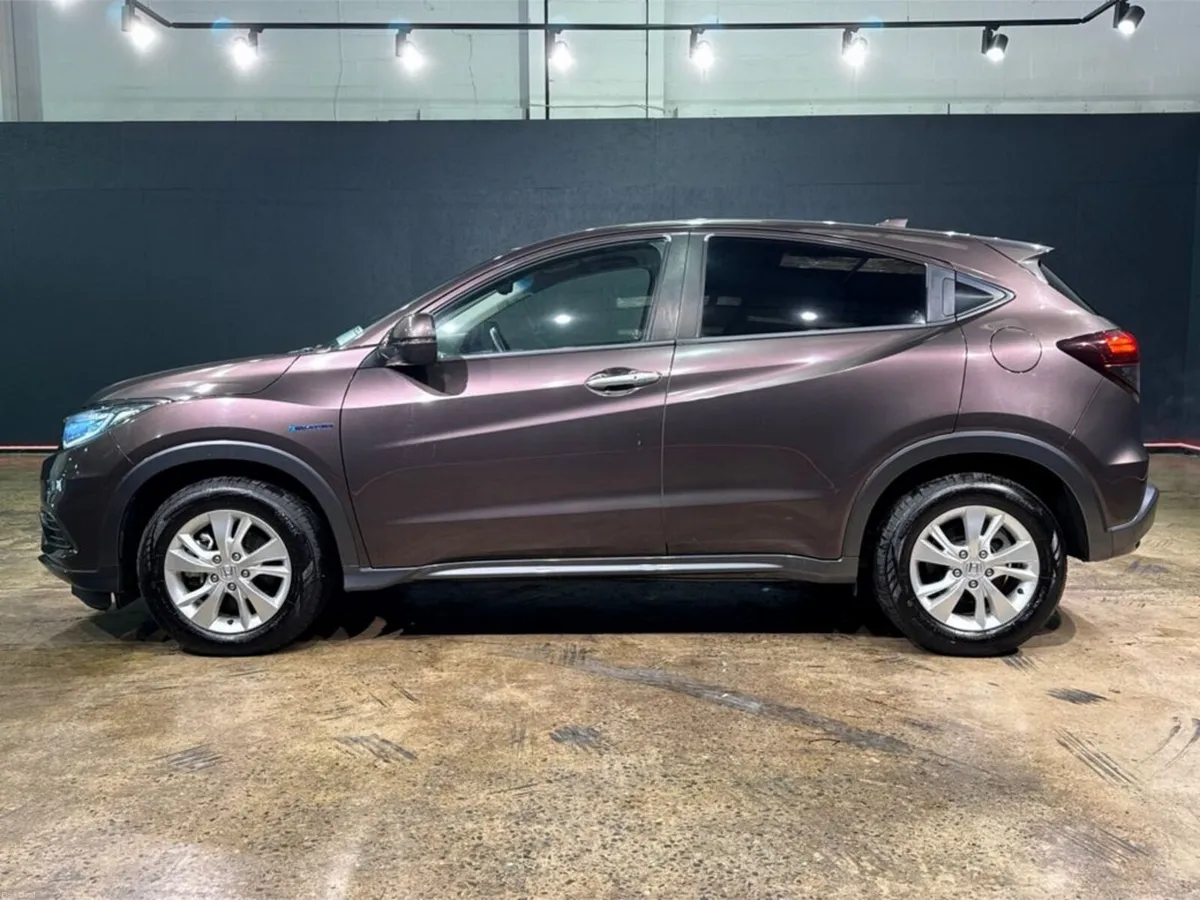 Honda Vezel HYBRID 1.5L AUTOMATIC - REVERSE CAMERA - Image 6