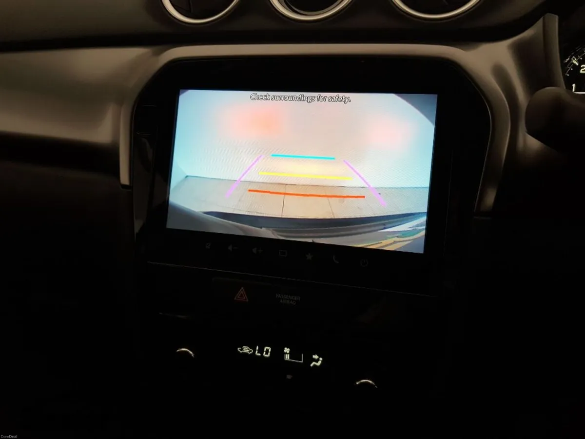 Suzuki Vitara Motion Automatic Hybrid - Image 4