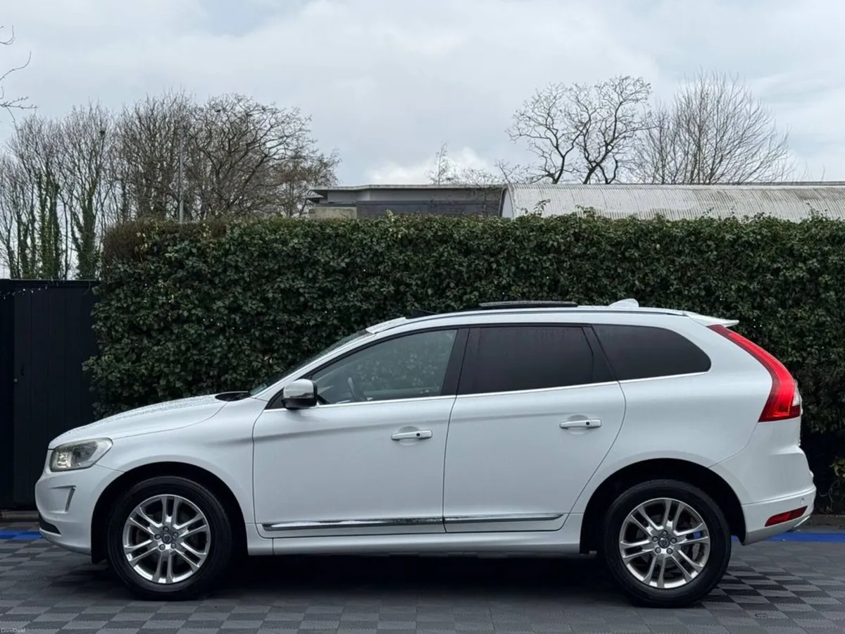 Volvo XC60 D4 CLASSIC 2.0 D // OPENING PAN ROOF // - Image 6