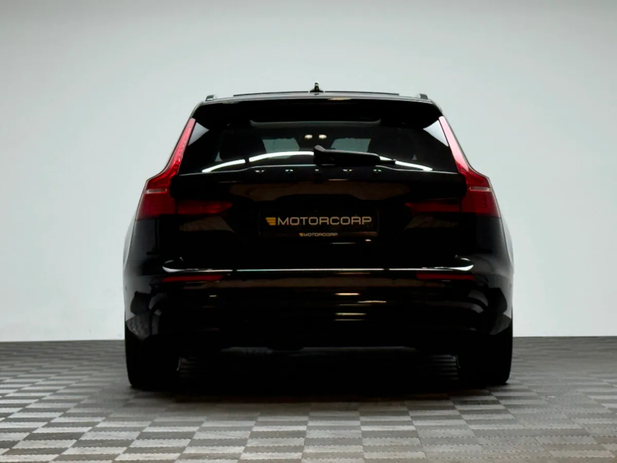 Volvo V60 ULTRA DARK T8 2.0 AWD 455HP *PAN ROOF* - Image 6