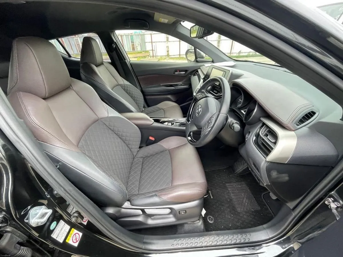 Toyota C-HR G Leather seats - Image 4
