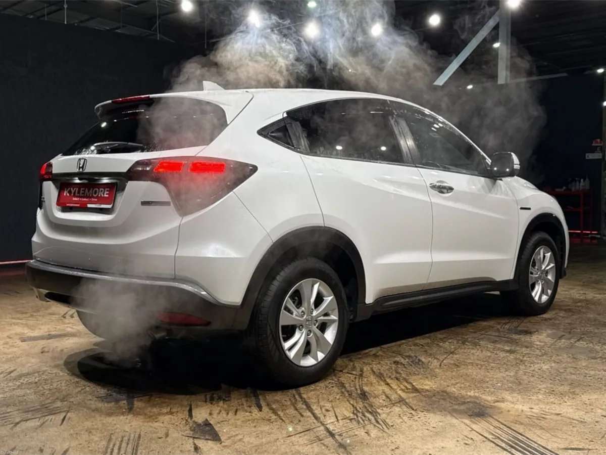 Honda Vezel HYBRID 1.5L AUTOMATIC - REVERSE CAMERA - Image 4