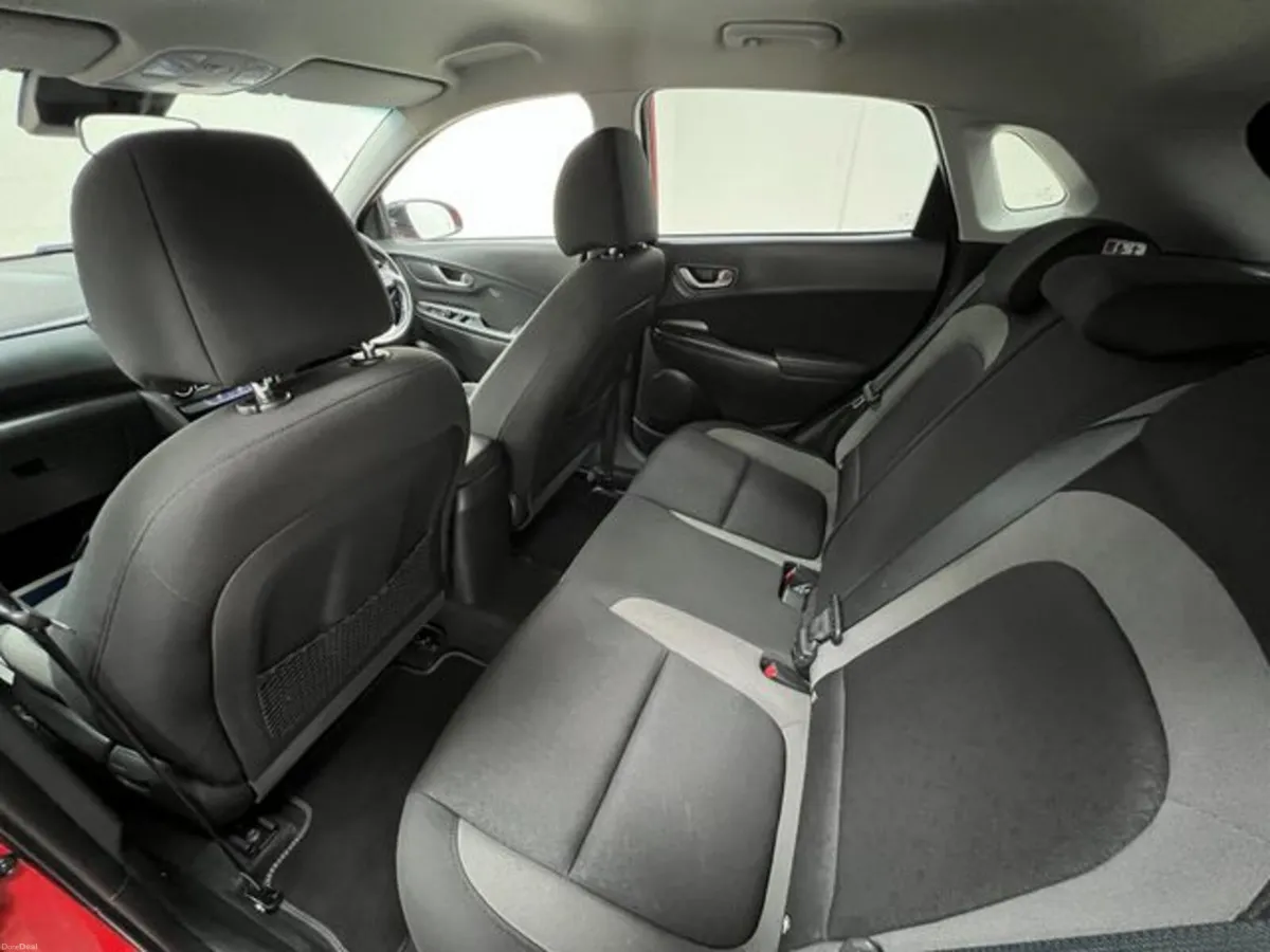 Hyundai KONA 1.6 Manual, Reversing camera - Image 6