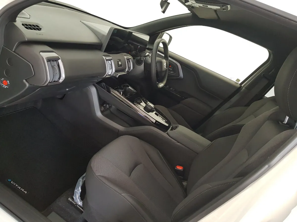 Suzuki Vitara E Vitara Motion Long Range 61KWh - Image 5