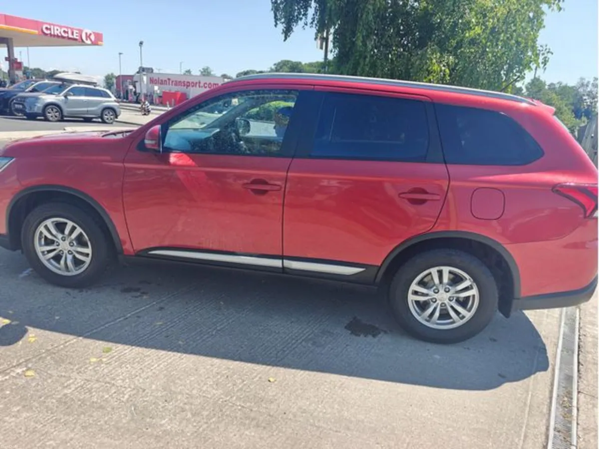 Mitsubishi Outlander 2.2 DIESEL/NEW NCT - Image 3