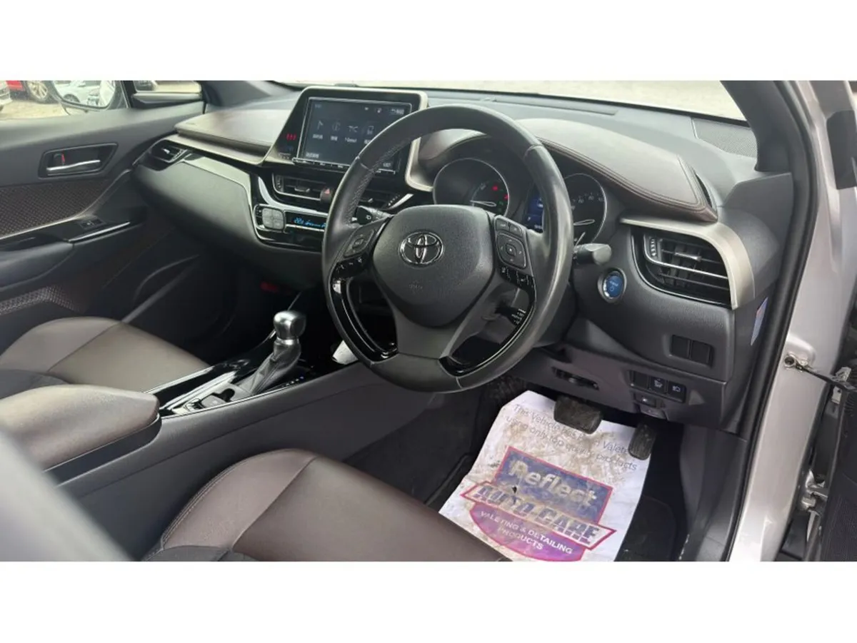 Toyota C-HR G Package Leather seats - Image 2