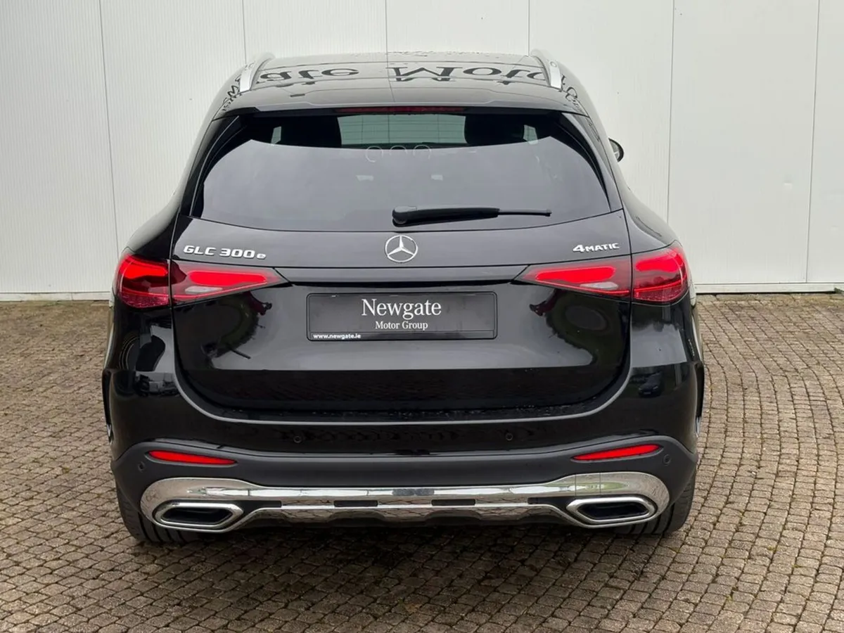 Mercedes-Benz GLC 300e 4MATIC AMG LINE - Image 6