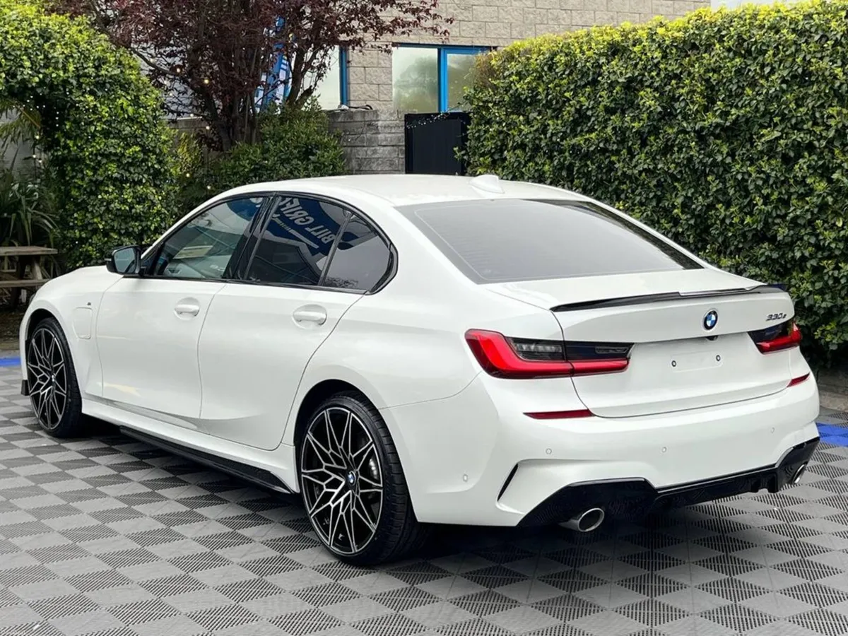 BMW 3-Series 330e M-SPORT COMPETITION 2.0 HYBRID / - Image 5
