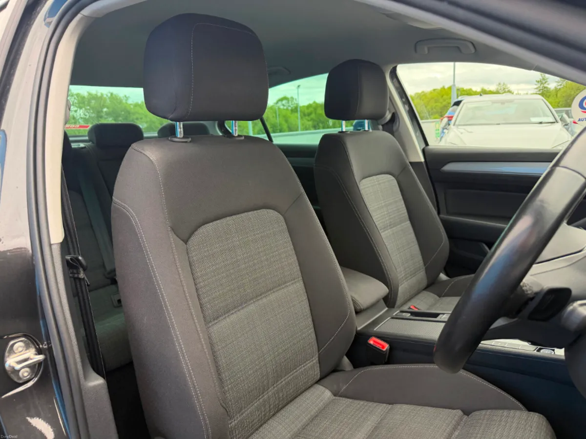 Volkswagen Passat Business 2.0tdi Automatic * REVE - Image 6