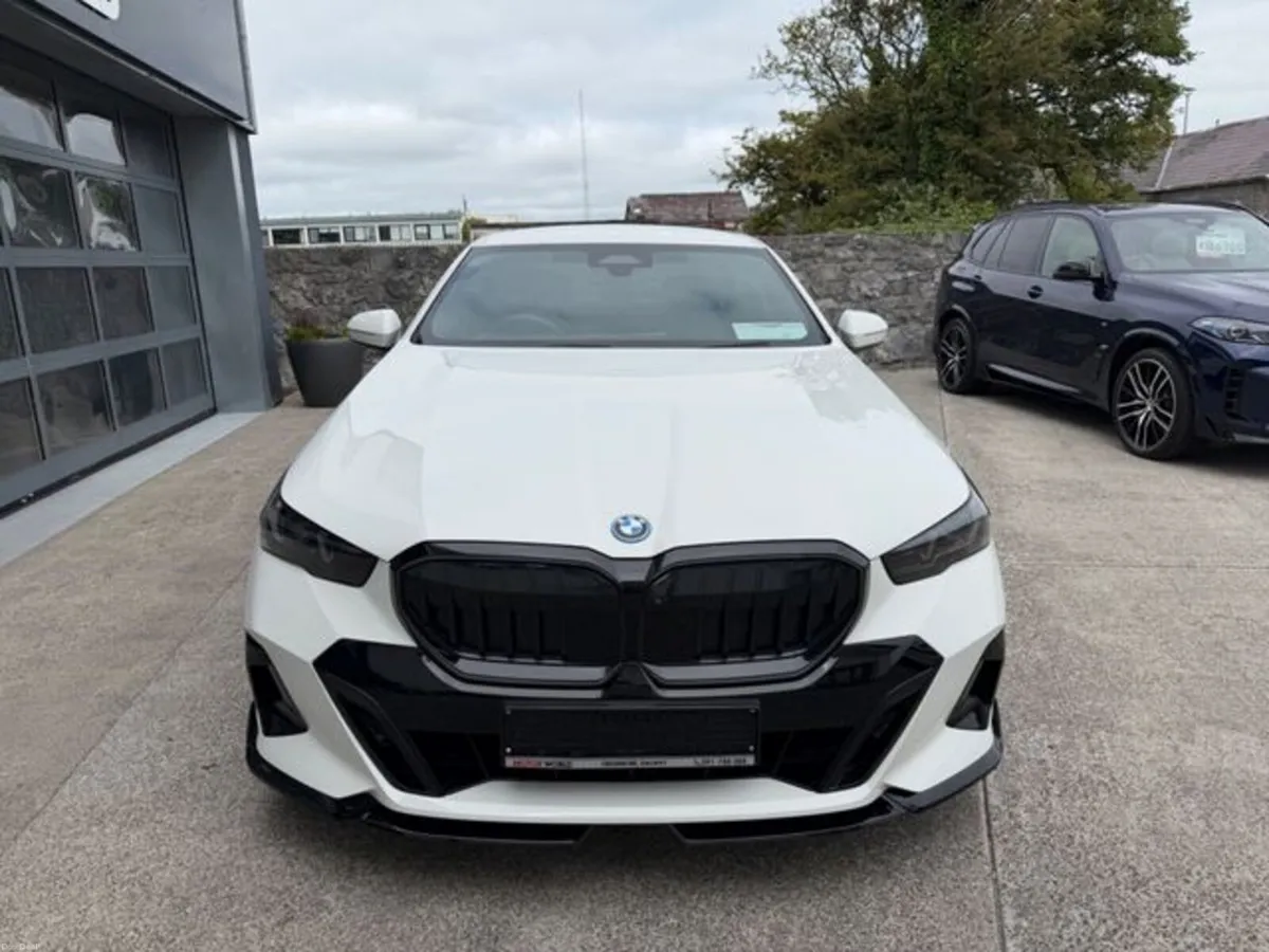 BMW 5-Series 530 E M SPORT PRO TECH PLUS - Image 6