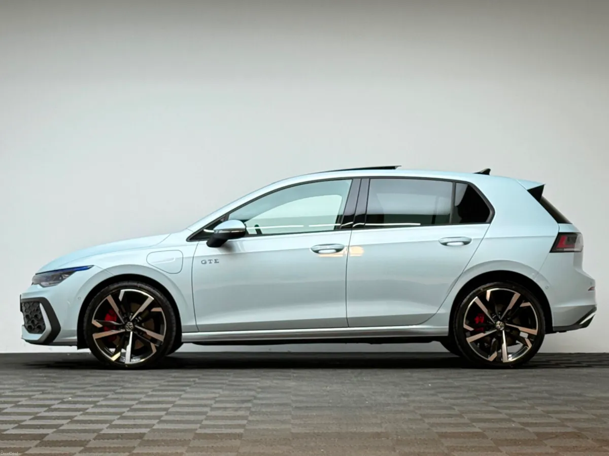 Volkswagen Golf GTE 1.5 PHEV 272HP DSG - Image 4
