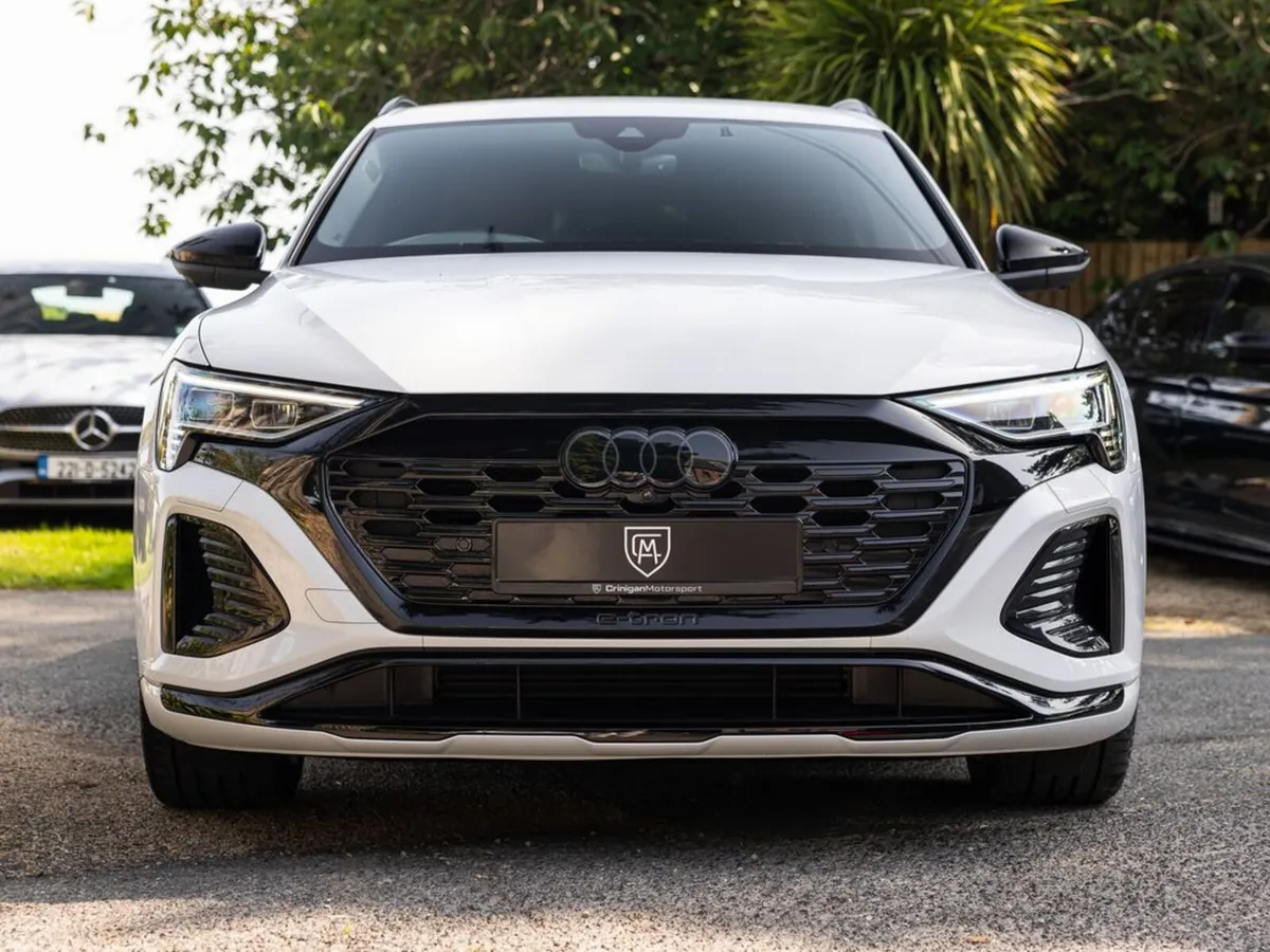 Audi Q8 e-tron 55 Quattro S Line Black Edition - Image 4