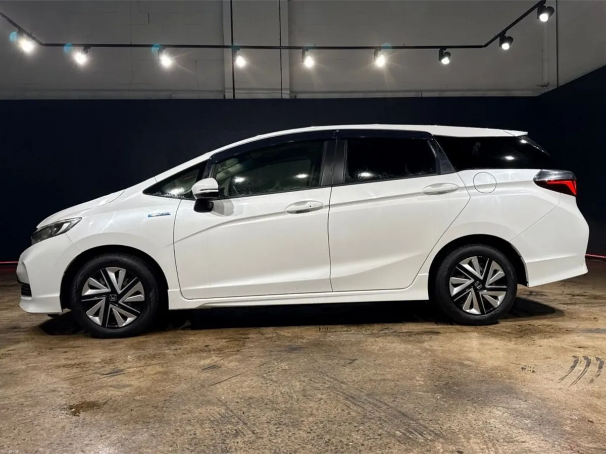 Honda Shuttle 1.5L HYBRID AUTOMATIC - CRUISE CONTR - Image 6