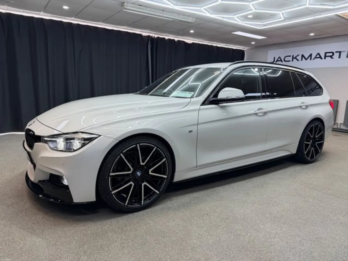 BMW 3-Series 320D Touring M Sport Shadow Edition - Image 5