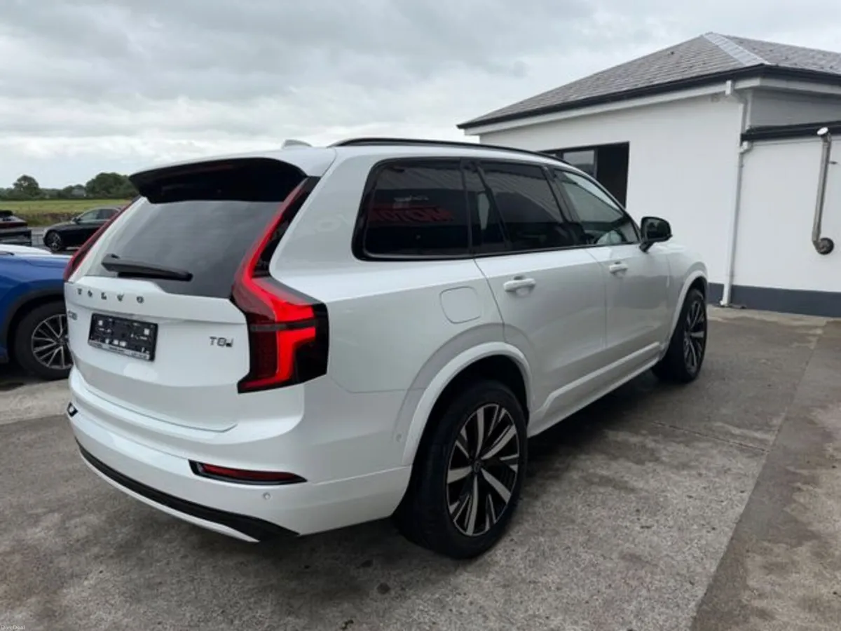Volvo XC90 T8 PLUS DARK AWD - Image 4