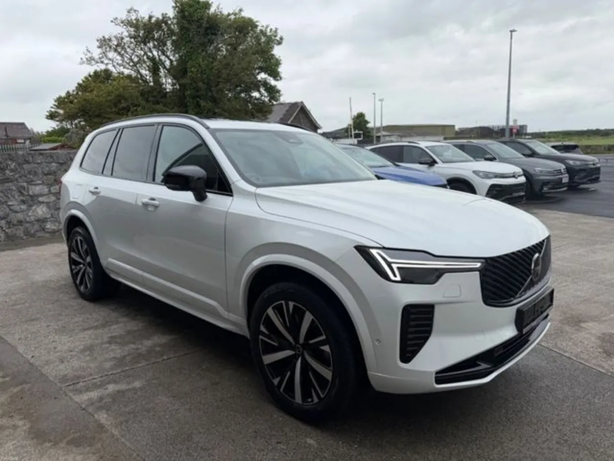 Volvo XC90 T8 PLUS DARK AWD - Image 6