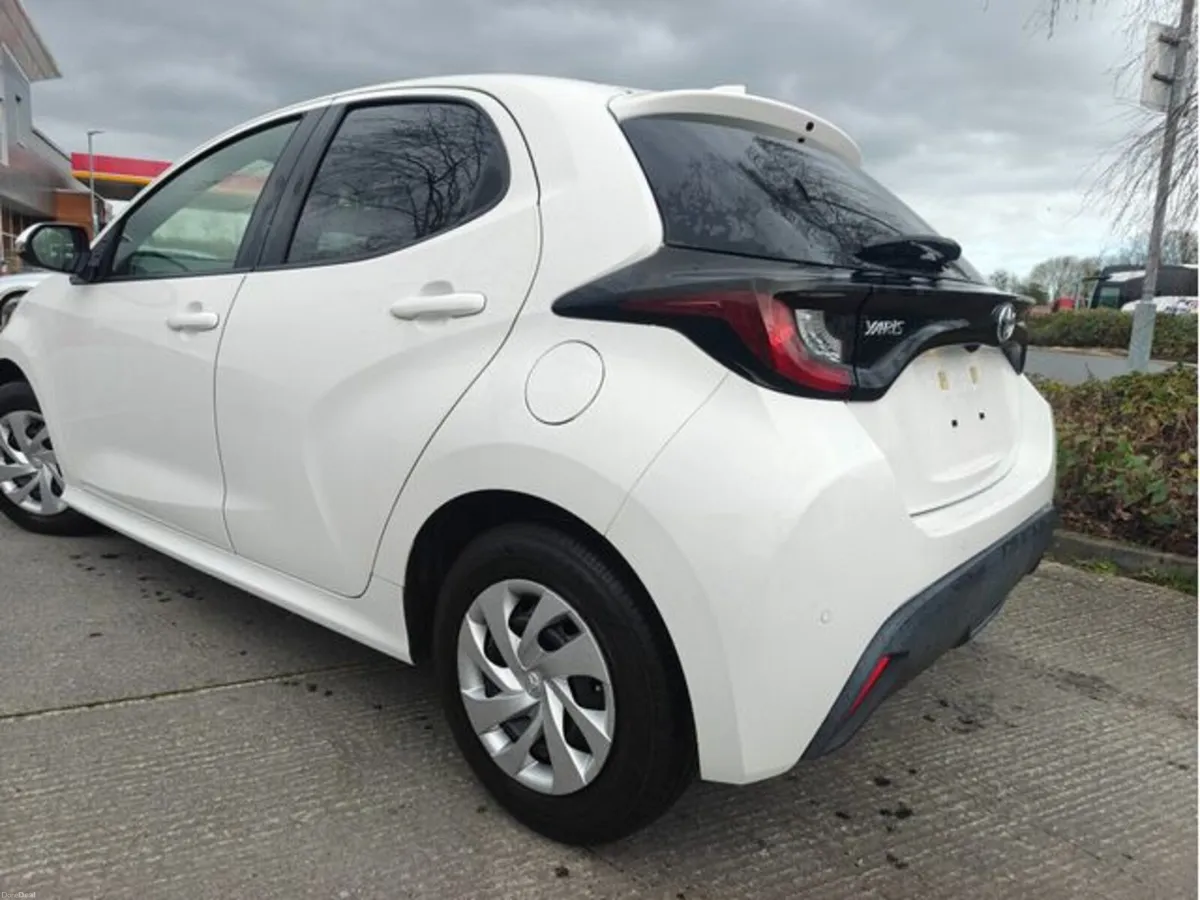 Toyota Yaris 1.0 AUTO/€69 A WEEK - Image 3