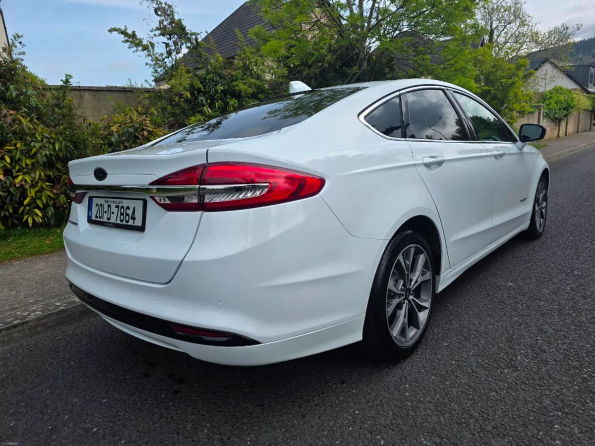 Ford Mondeo Titanium HEV 4D 2.0HY187 4DR A - Image 3