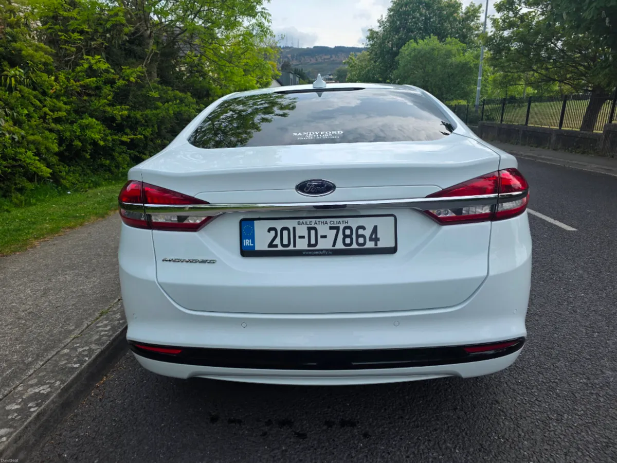 Ford Mondeo Titanium HEV 4D 2.0HY187 4DR A - Image 4