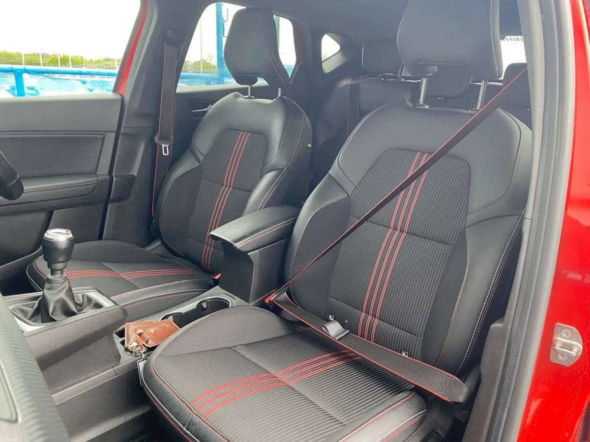 Renault Captur RS-LINE 1.0 TCE ** VERY LOW MILEAGE - Image 6