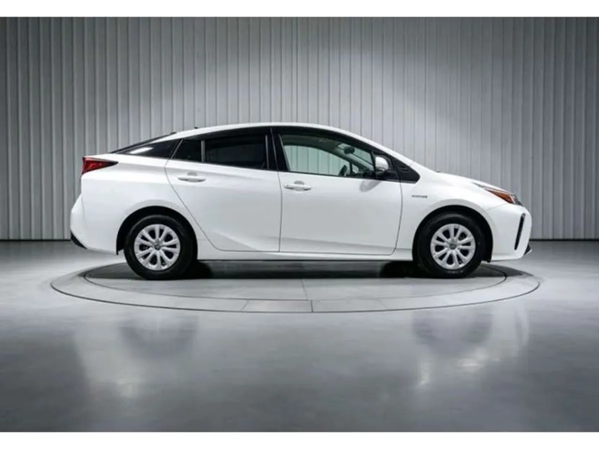 Toyota Prius HYBRID - Image 6