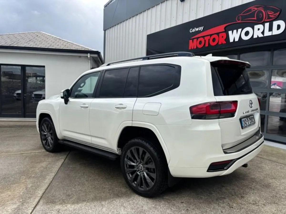 Toyota Land Cruiser 3.3L twin-turbo diesel 300 V6 - Image 2